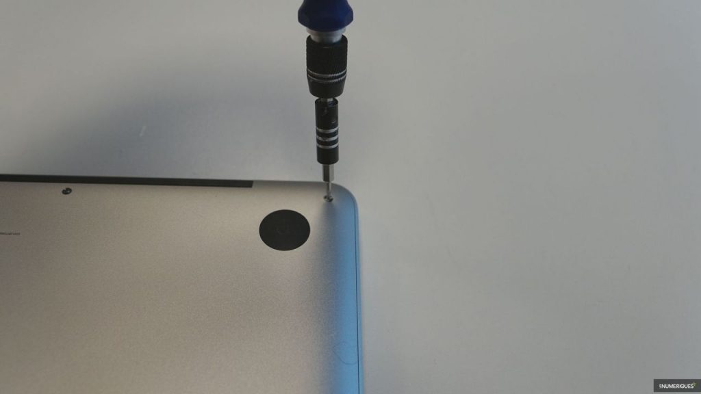 macbook screw driver